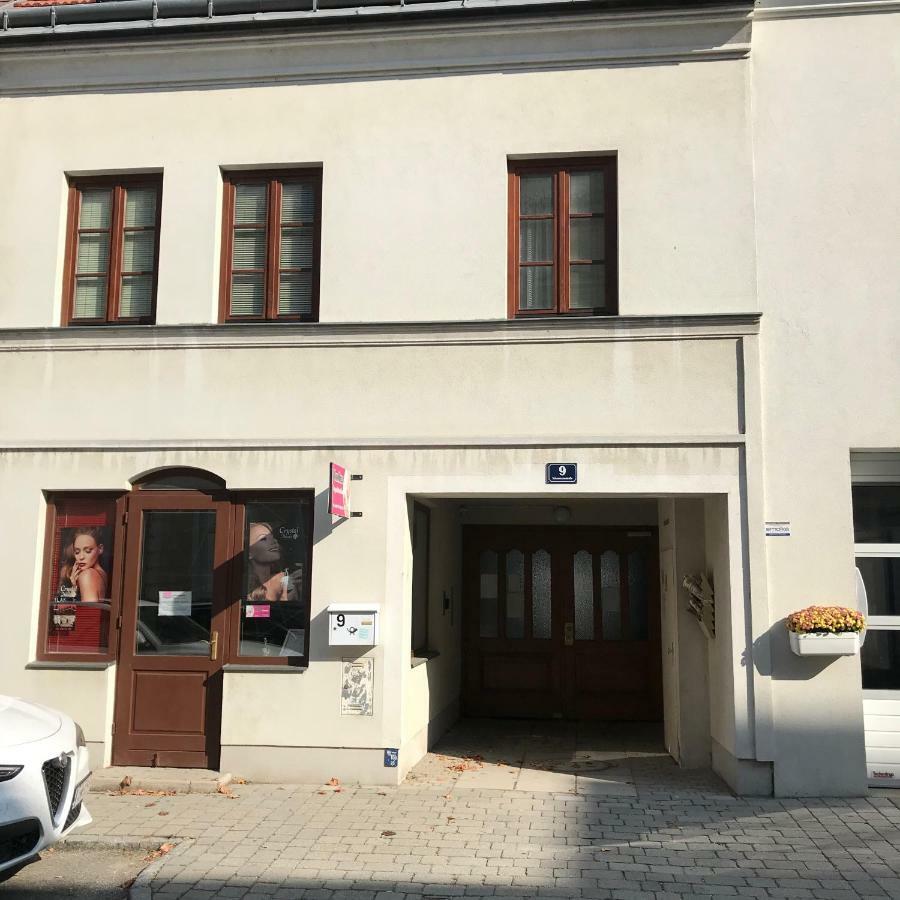 Lg Cosy Apartment Korneuburg Exterior foto